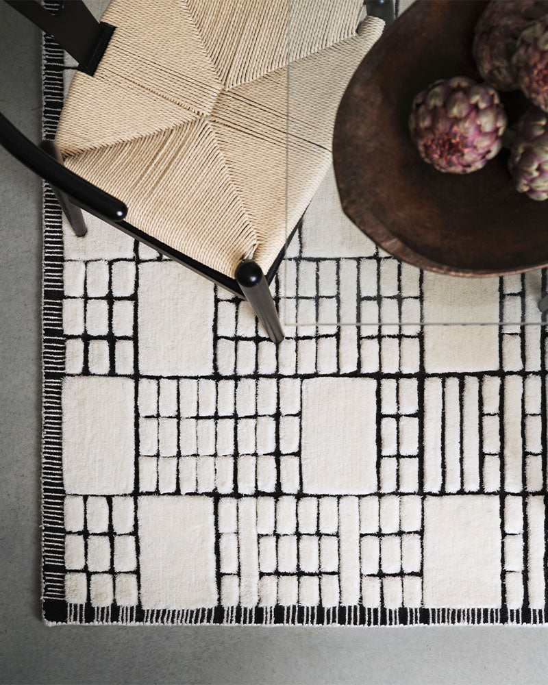 EMPIRE CREAM BLACK RUG