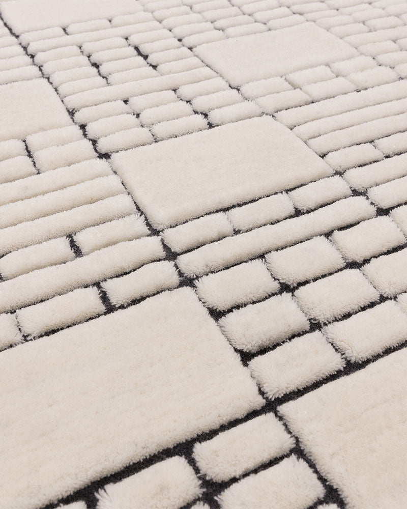EMPIRE CREAM BLACK RUG