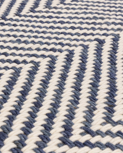 VIGO NAVY BLUE REVERSABLE JUTE WOOL ZIG ZAG CHEVRON RUG