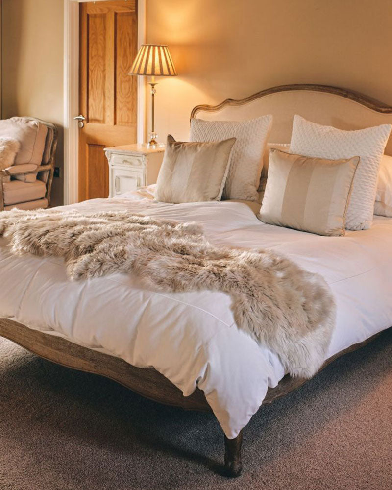 BOWRON LONGWOOL LUXURY GENUINE SHEEPSKINS STONE GOLD STAR QUALITY RUG